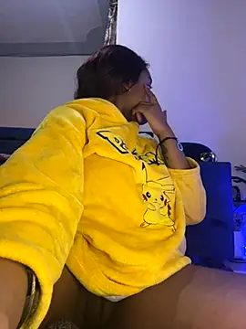 Snapshot of Cherrytowild chatting on November 2025 06:29:02 PM Cherrytowild online show from November 2025 06:29:02 PM