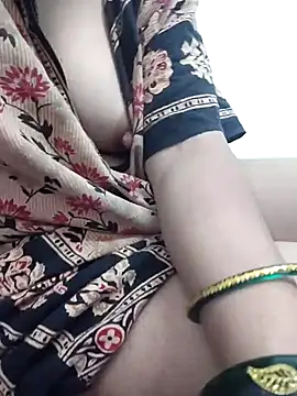 Snapshot of Aaradhya chatting on December 2024 04:08:02 AM Aaradhya online show from December 2024 04:08:02 AM