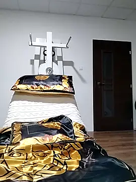 Snapshot of Tinuus chatting on March 2025 06:33:01 PM Tinuus online show from March 2025 06:33:01 PM