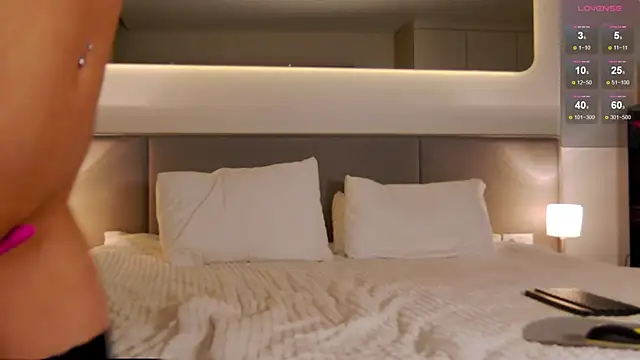 Snapshot of WOW-PeaCH-Girl chatting on September 2025 05:46:02 PM WOW-PeaCH-Girl online show from September 2025 05:46:02 PM