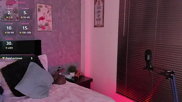 Snapshot of Nathaly-Lopez chatting on January 2025 01:45:02 PM Nathaly-Lopez online show from January 2025 01:45:02 PM