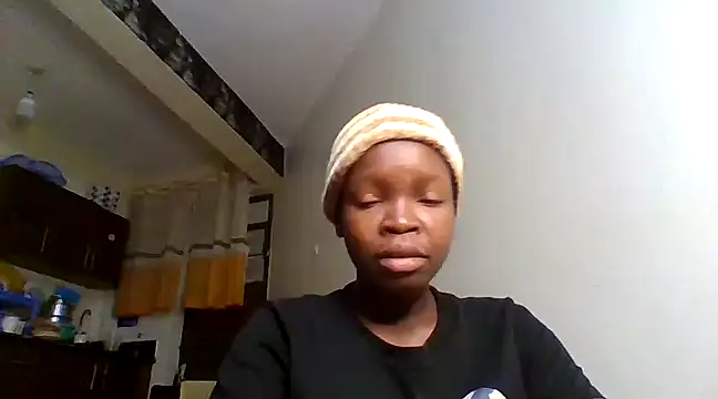 Snapshot of hunnybee007 chatting on March 2025 07:55:02 PM hunnybee007 online show from March 2025 07:55:02 PM