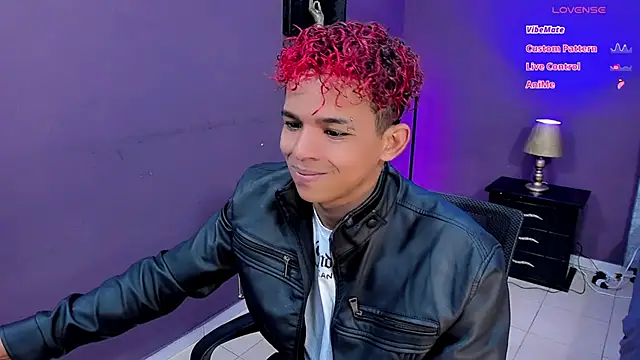 Snapshot of Noah_Smith04 chatting on December 2024 12:44:01 PM Noah Smith04 online show from December 2024 12:44:01 PM