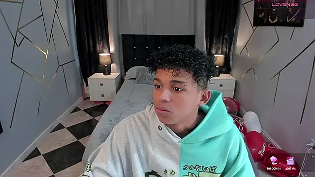 Snapshot of Noah_Smith04 chatting on February 2025 10:25:02 PM Noah Smith04 online show from February 2025 10:25:02 PM