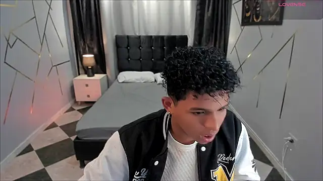 Snapshot of Noah_Smith04 chatting on February 2025 01:46:02 PM Noah Smith04 online show from February 2025 01:46:02 PM