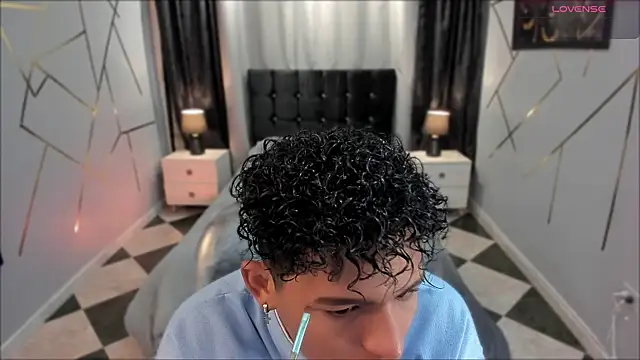 Snapshot of Noah_Smith04 chatting on February 2025 01:10:02 PM Noah Smith04 online show from February 2025 01:10:02 PM