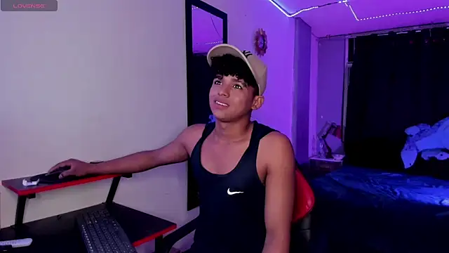 Snapshot of Noah_Smith04 chatting on September 2025 11:15:02 PM Noah Smith04 online show from September 2025 11:15:02 PM