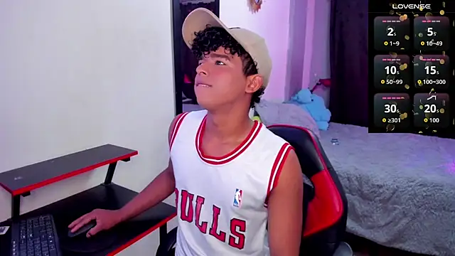 Snapshot of Noah_Smith04 chatting on October 2025 07:55:01 PM Noah Smith04 online show from October 2025 07:55:01 PM