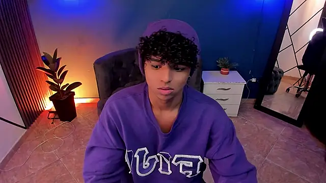 Snapshot of Noah_Smith04 chatting on October 2025 12:45:01 AM Noah Smith04 online show from October 2025 12:45:01 AM