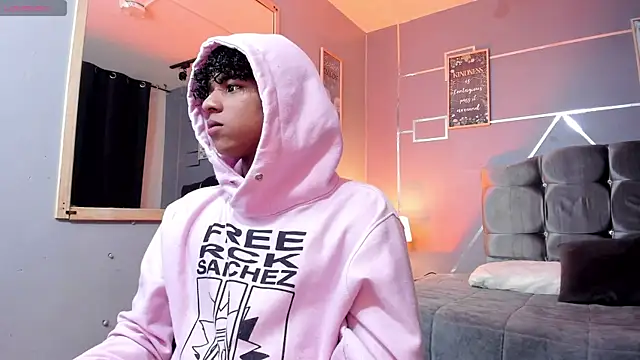 Snapshot of Noah_Smith04 chatting on November 2025 01:43:01 PM Noah Smith04 online show from November 2025 01:43:01 PM