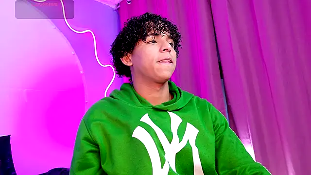 Snapshot of Noah_Smith04 chatting on December 2025 02:34:01 PM Noah Smith04 online show from December 2025 02:34:01 PM