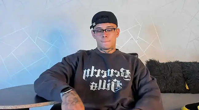 Snapshot of NoahhBrown chatting on January 2025 10:41:02 PM NoahhBrown online show from January 2025 10:41:02 PM