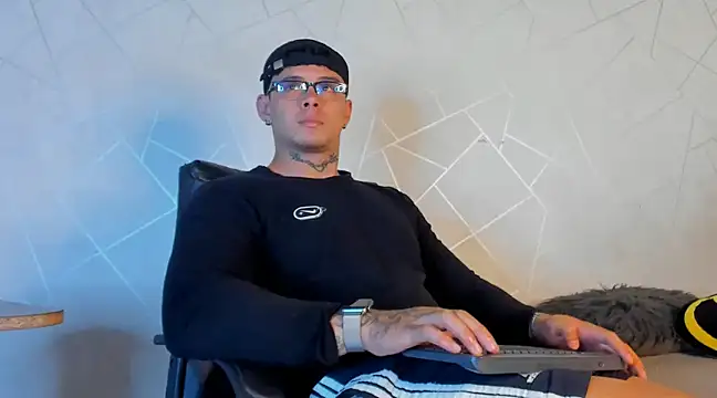 Snapshot of NoahhBrown chatting on January 2025 03:29:01 AM NoahhBrown online show from January 2025 03:29:01 AM