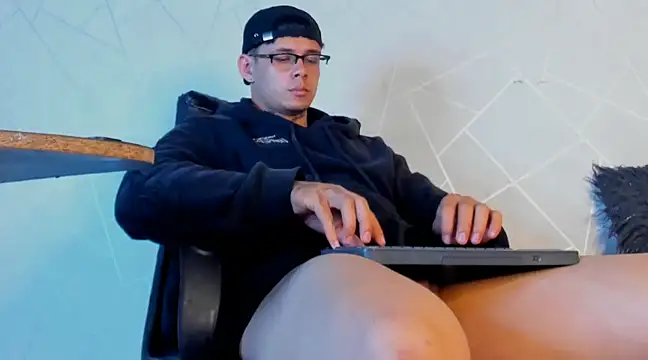 Snapshot of NoahhBrown chatting on January 2025 07:11:01 AM NoahhBrown online show from January 2025 07:11:01 AM