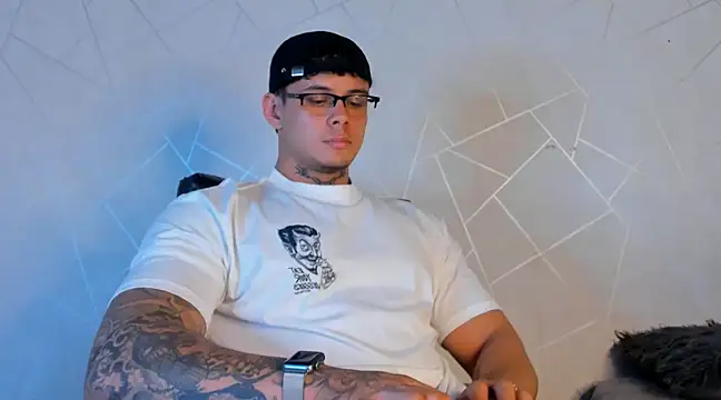 Snapshot of NoahhBrown chatting on January 2025 03:45:02 AM NoahhBrown online show from January 2025 03:45:02 AM