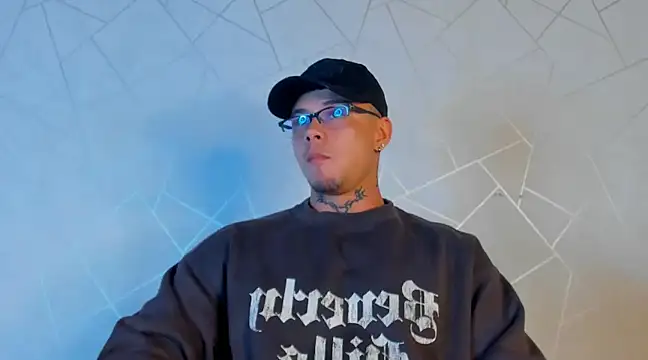 Snapshot of NoahhBrown chatting on January 2025 06:42:02 AM NoahhBrown online show from January 2025 06:42:02 AM