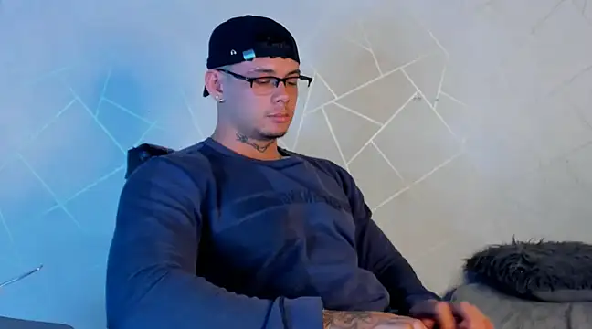 Snapshot of NoahhBrown chatting on January 2025 03:48:01 AM NoahhBrown online show from January 2025 03:48:01 AM