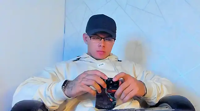 Snapshot of NoahhBrown chatting on February 2025 03:19:01 AM NoahhBrown online show from February 2025 03:19:01 AM