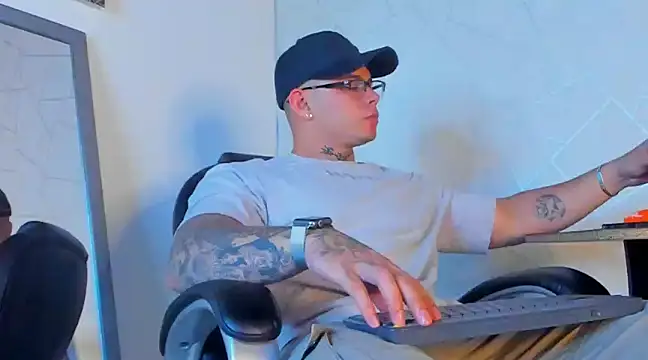 Snapshot of NoahhBrown chatting on February 2025 10:34:01 PM NoahhBrown online show from February 2025 10:34:01 PM