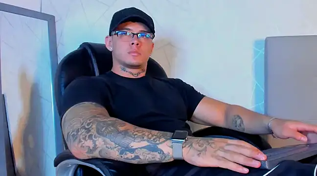 Snapshot of NoahhBrown chatting on February 2025 03:06:01 AM NoahhBrown online show from February 2025 03:06:01 AM