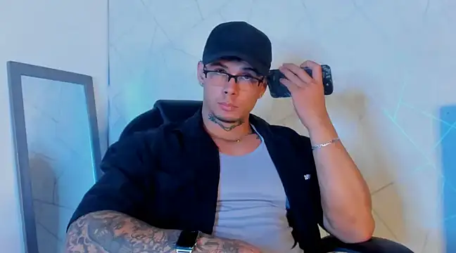 Snapshot of NoahhBrown chatting on February 2025 02:17:02 AM NoahhBrown online show from February 2025 02:17:02 AM