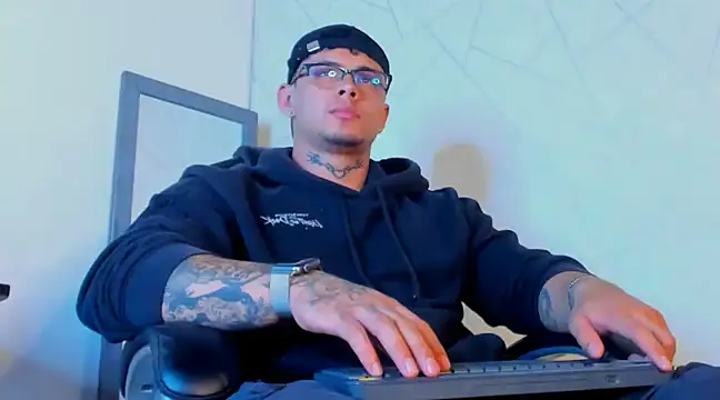 Snapshot of NoahhBrown chatting on February 2025 03:18:02 AM NoahhBrown online show from February 2025 03:18:02 AM