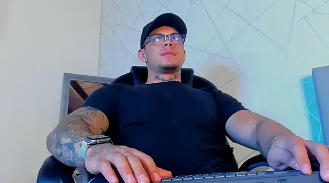 Snapshot of NoahhBrown chatting on February 2025 12:32:02 AM NoahhBrown online show from February 2025 12:32:02 AM