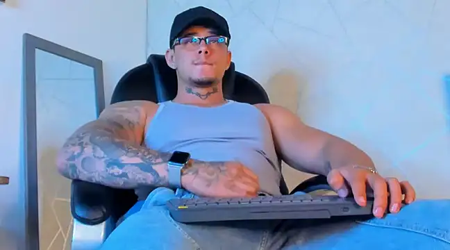 Snapshot of NoahhBrown chatting on February 2025 06:39:01 AM NoahhBrown online show from February 2025 06:39:01 AM