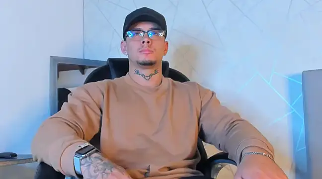 Snapshot of NoahhBrown chatting on February 2025 03:34:02 AM NoahhBrown online show from February 2025 03:34:02 AM