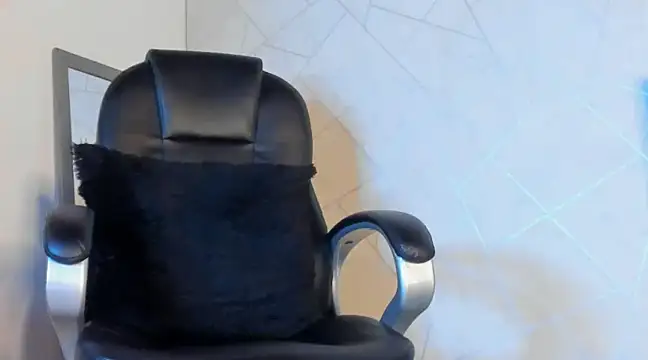 Snapshot of NoahhBrown chatting on February 2025 06:39:01 AM NoahhBrown online show from February 2025 06:39:01 AM