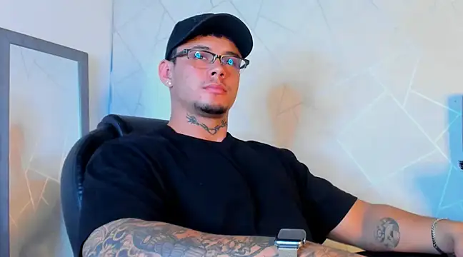 Snapshot of NoahhBrown chatting on February 2025 02:08:02 AM NoahhBrown online show from February 2025 02:08:02 AM