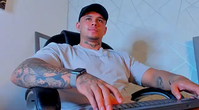 Snapshot of NoahhBrown chatting on February 2025 06:54:02 AM NoahhBrown online show from February 2025 06:54:02 AM