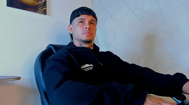 Snapshot of NoahhBrown chatting on March 2025 03:52:02 AM NoahhBrown online show from March 2025 03:52:02 AM