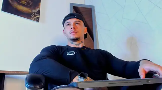 Snapshot of NoahhBrown chatting on March 2025 03:59:02 AM NoahhBrown online show from March 2025 03:59:02 AM