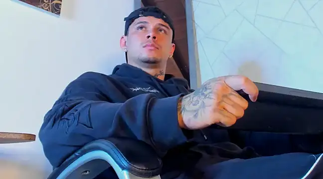 Snapshot of NoahhBrown chatting on March 2025 03:13:01 AM NoahhBrown online show from March 2025 03:13:01 AM