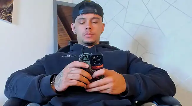 Snapshot of NoahhBrown chatting on March 2025 02:53:01 AM NoahhBrown online show from March 2025 02:53:01 AM