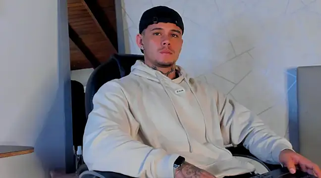 Snapshot of NoahhBrown chatting on March 2025 03:32:02 AM NoahhBrown online show from March 2025 03:32:02 AM