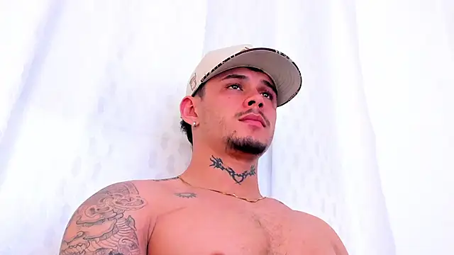 Snapshot of NoahhBrown chatting on September 2025 04:34:02 AM NoahhBrown online show from September 2025 04:34:02 AM