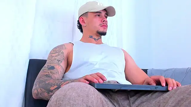 Snapshot of NoahhBrown chatting on October 2025 05:37:02 AM NoahhBrown online show from October 2025 05:37:02 AM