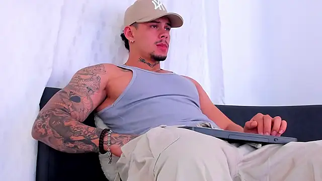 Snapshot of NoahhBrown chatting on November 2025 02:00:02 AM NoahhBrown online show from November 2025 02:00:02 AM