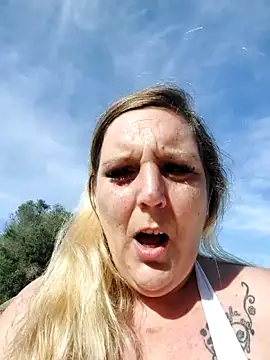 BecciDeluxe online show from November 2025 01:02:01 PM