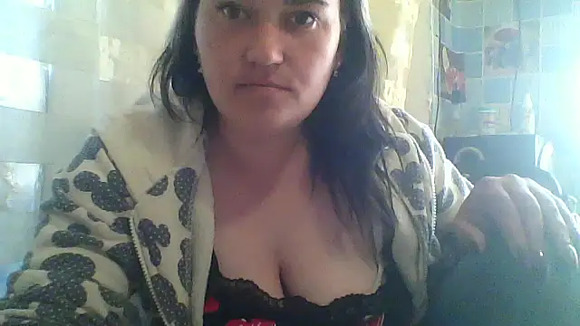 Snapshot of HollyLaBerry chatting on May 2026 11:16:02 AM HollyLaBerry online show from May 2026 11:16:02 AM