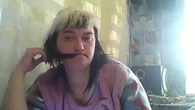 Snapshot of HollyLaBerry chatting on May 2026 02:45:01 PM HollyLaBerry online show from May 2026 02:45:01 PM