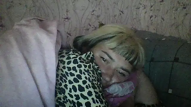 Snapshot of HollyLaBerry chatting on May 2026 04:04:02 PM HollyLaBerry online show from May 2026 04:04:02 PM