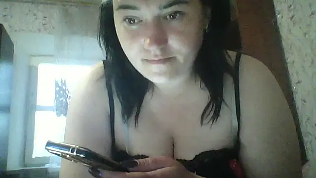 Snapshot of HollyLaBerry chatting on May 2026 06:43:01 AM HollyLaBerry online show from May 2026 06:43:01 AM