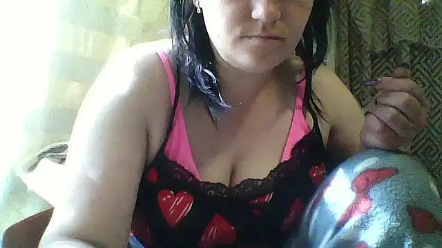 Snapshot of HollyLaBerry chatting on May 2026 06:32:03 AM HollyLaBerry online show from May 2026 06:32:03 AM