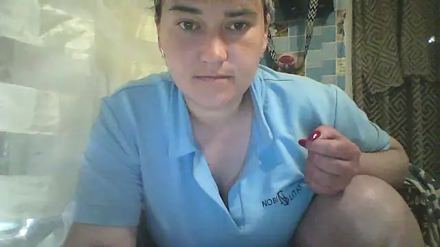 Snapshot of HollyLaBerry chatting on May 2026 05:38:01 AM HollyLaBerry online show from May 2026 05:38:01 AM