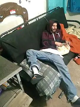 Snapshot of LongDickZee562 chatting on January 2025 02:40:02 AM LongDickZee562 online show from January 2025 02:40:02 AM