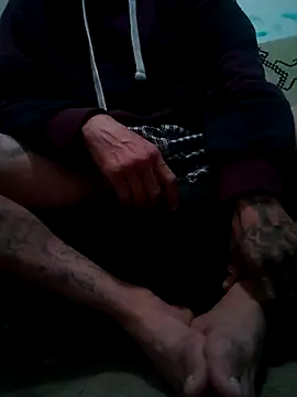 Snapshot of LongDickZee562 chatting on February 2025 01:25:02 AM LongDickZee562 online show from February 2025 01:25:02 AM