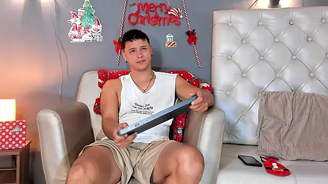 Snapshot of MITCHELL_BURNS chatting on December 2024 01:33:01 PM MITCHELL BURNS online show from December 2024 01:33:01 PM